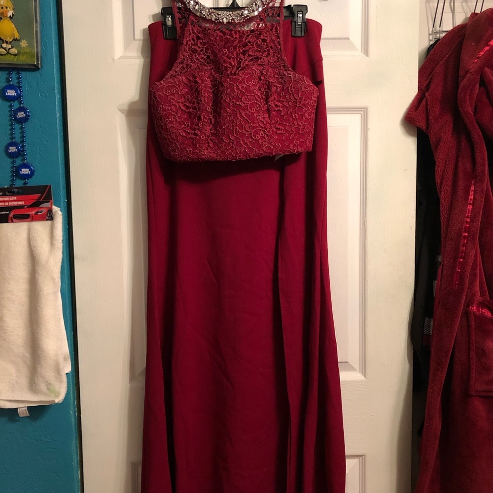 Red wine colored prom dress! Two piece size 13